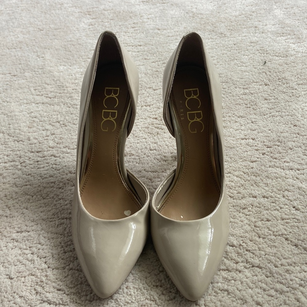 BCBG Paris tan patent leather heels. Great condition. Minor wear as shown.